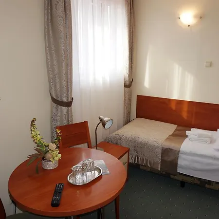 Pod Szczesliwa Gwiazda 宾馆 2*